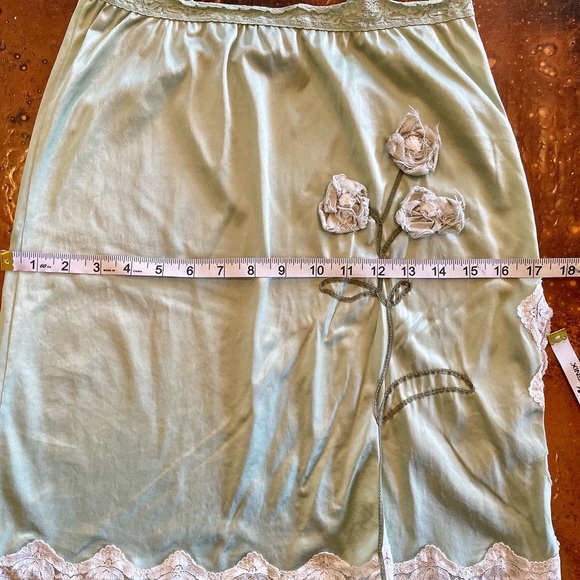 Vintage Half Slip Mint Green Pistachio Color XS Floral Design Great for Easter - Picture 4 of 5